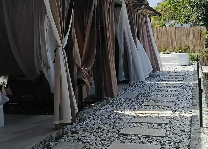 The South Hideaway Oslob Hotel