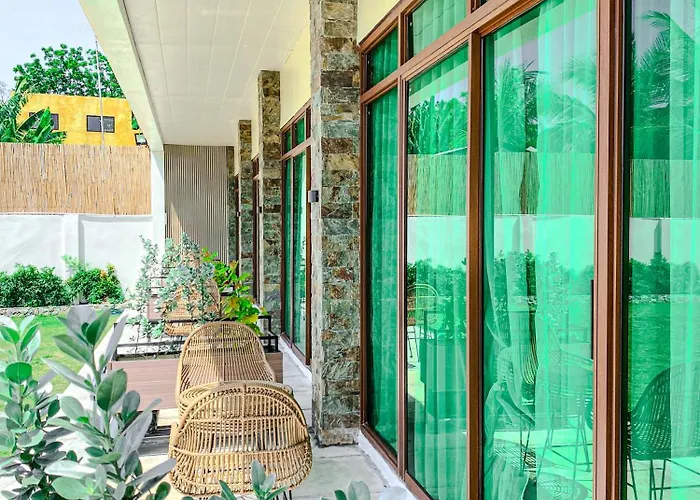 The South Hideaway Oslob Hotel